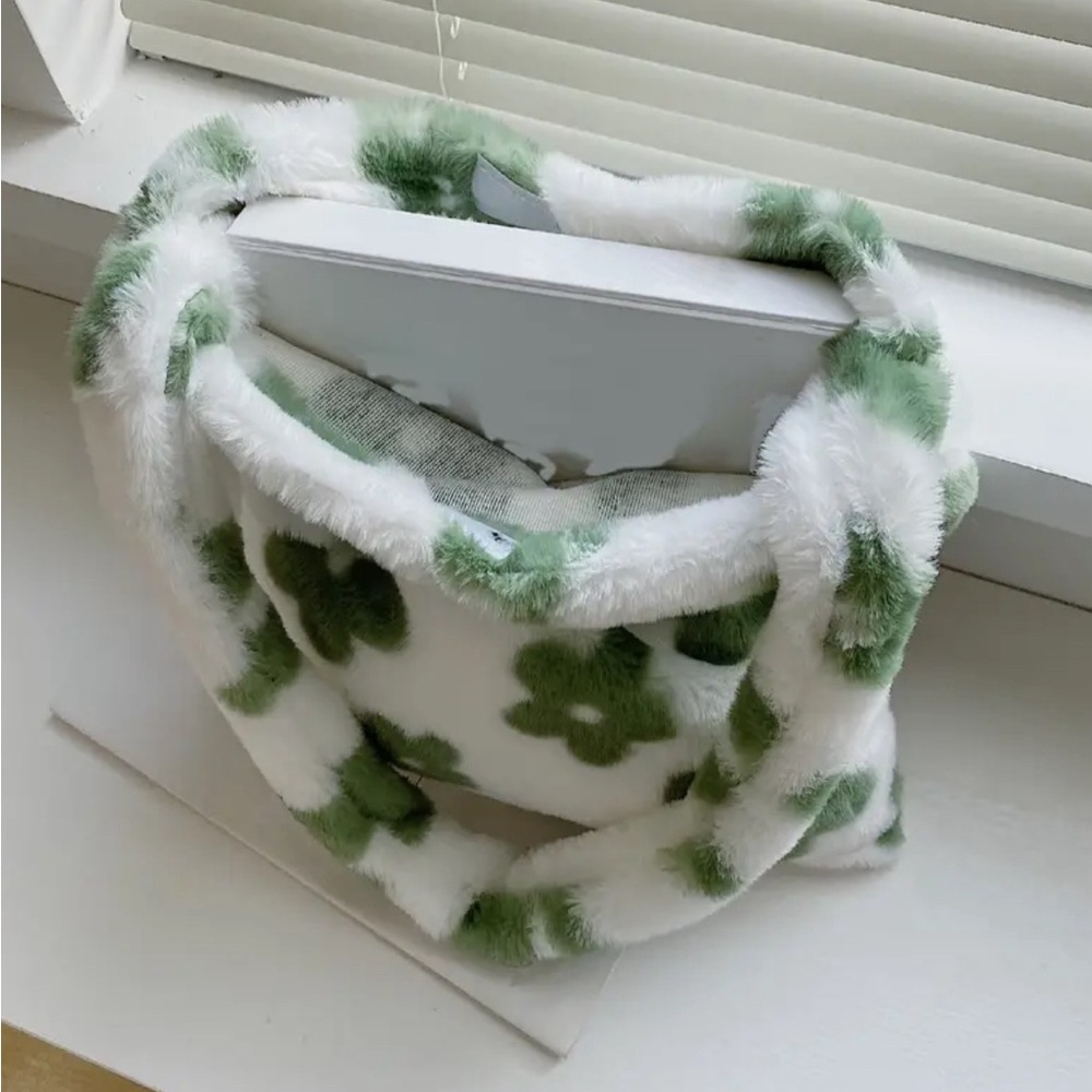 Flower Pattern Plush Tote Bag, Colorblock Furry Shoulder Bag. NEW IN PACKAGE - Picture 5 of 5